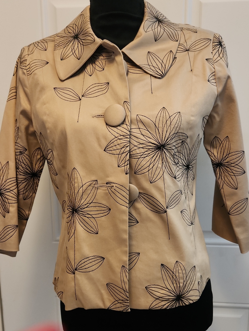 VINTAGE SilkLand Beige Floral-Print Blazer Jacket with Black Line Details